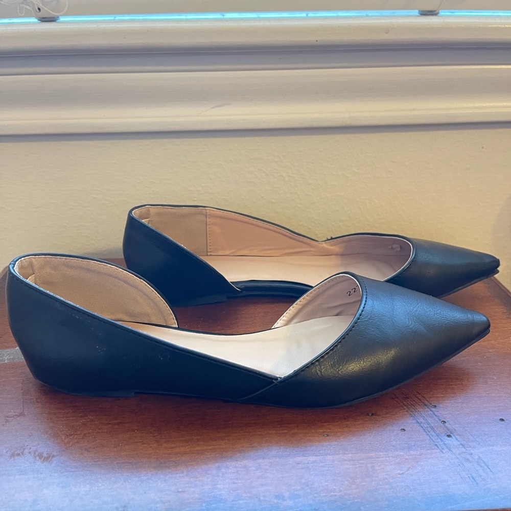 Women’s black flats- pointed toe
